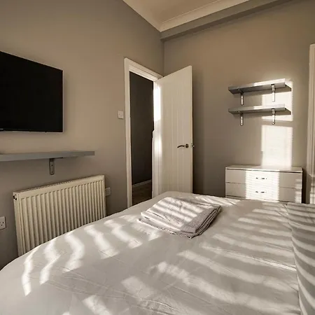 Haddon House 3 Bedrooms - Workstays Uk Video Tour Available * Middlesbrough