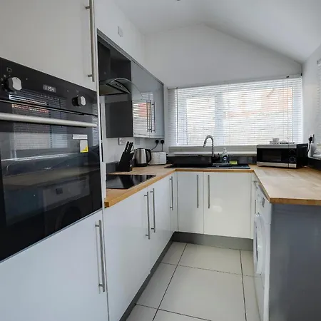 Haddon House 3 Bedrooms - Workstays Uk Video Tour Available * Middlesbrough