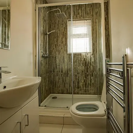 Haddon House 3 Bedrooms - Workstays Uk Video Tour Available Feriehus *