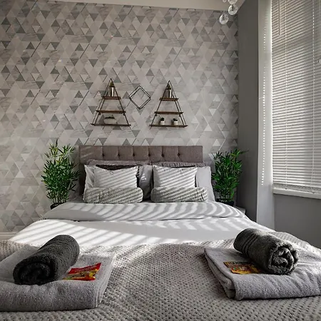 Feriehus Haddon House 3 Bedrooms - Workstays Uk Video Tour Available