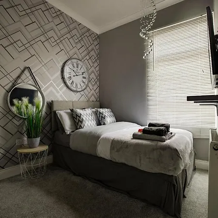 Haddon House 3 Bedrooms - Workstays Uk Video Tour Available Feriehus Middlesbrough