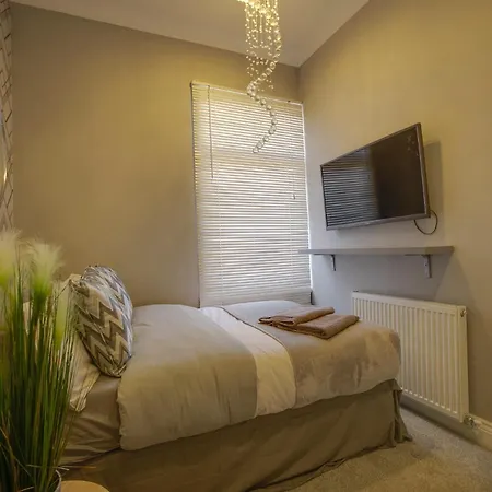 Haddon House 3 Bedrooms - Workstays Uk Video Tour Available *