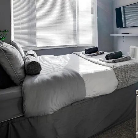 Haddon House 3 Bedrooms - Workstays Uk Video Tour Available Feriehus