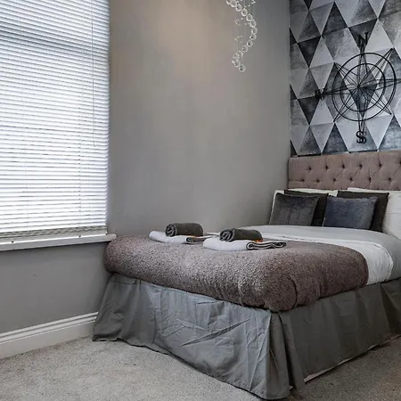 Haddon House 3 Bedrooms - Workstays Uk Video Tour Available *