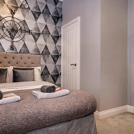 Haddon House 3 Bedrooms - Workstays Uk Video Tour Available *